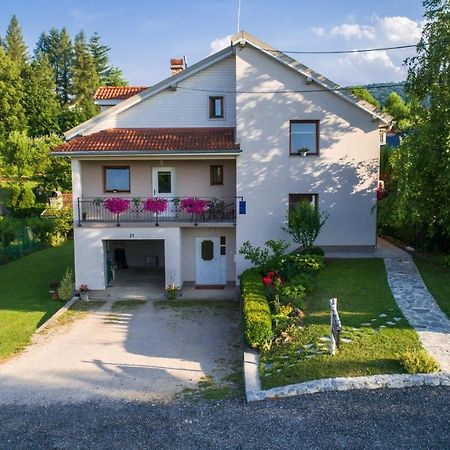 Breza Guesthouse Слуни Экстерьер фото