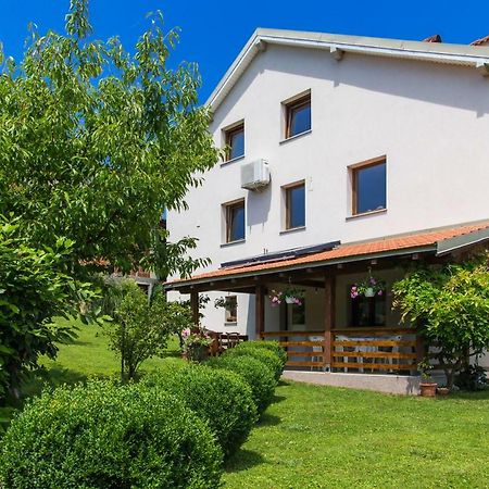 Breza Guesthouse Слуни Экстерьер фото