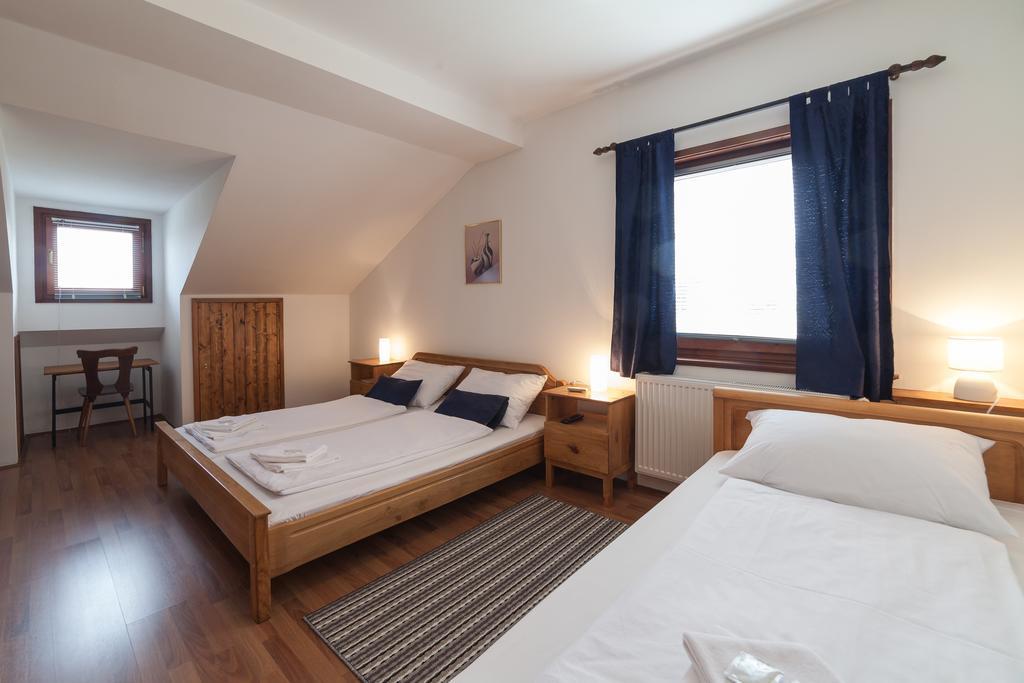 Breza Guesthouse Слуни Экстерьер фото