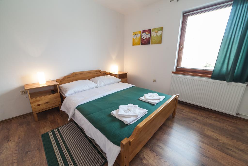 Breza Guesthouse Слуни Экстерьер фото