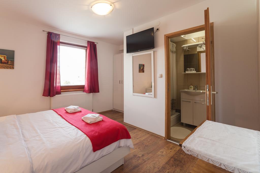 Breza Guesthouse Слуни Экстерьер фото