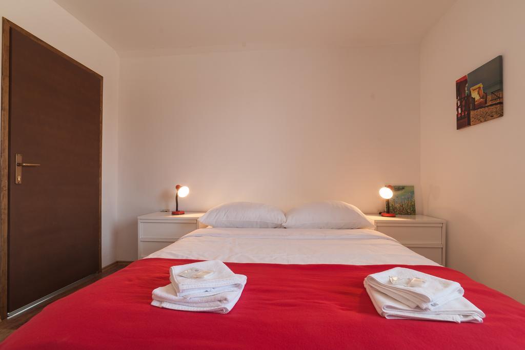 Breza Guesthouse Слуни Экстерьер фото