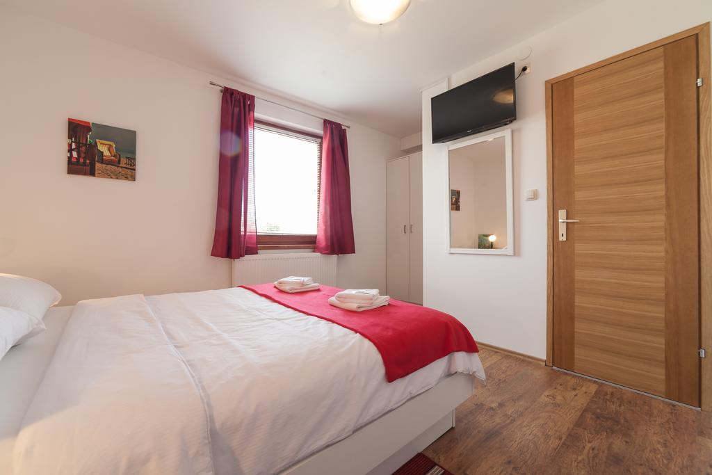 Breza Guesthouse Слуни Экстерьер фото