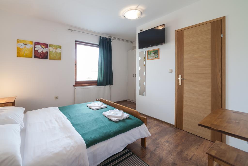 Breza Guesthouse Слуни Экстерьер фото