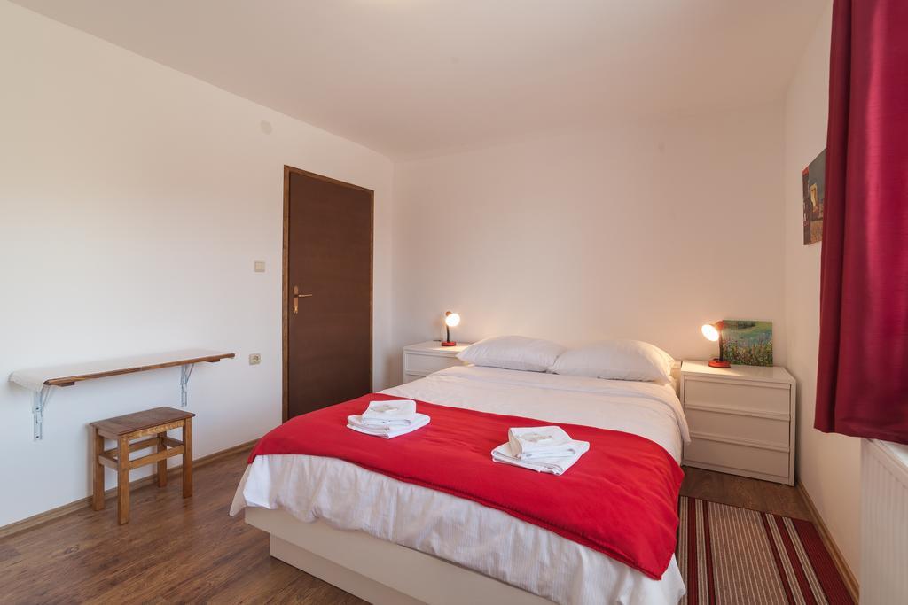 Breza Guesthouse Слуни Экстерьер фото