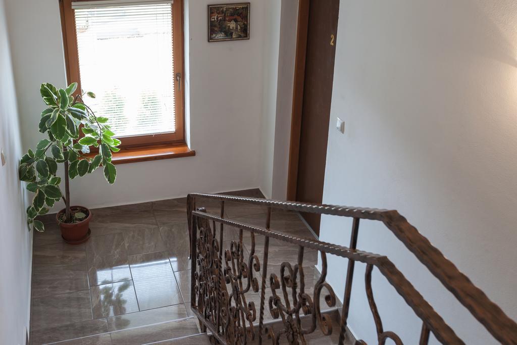 Breza Guesthouse Слуни Экстерьер фото