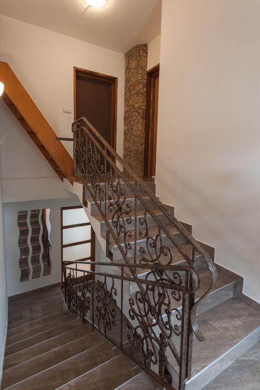 Breza Guesthouse Слуни Экстерьер фото