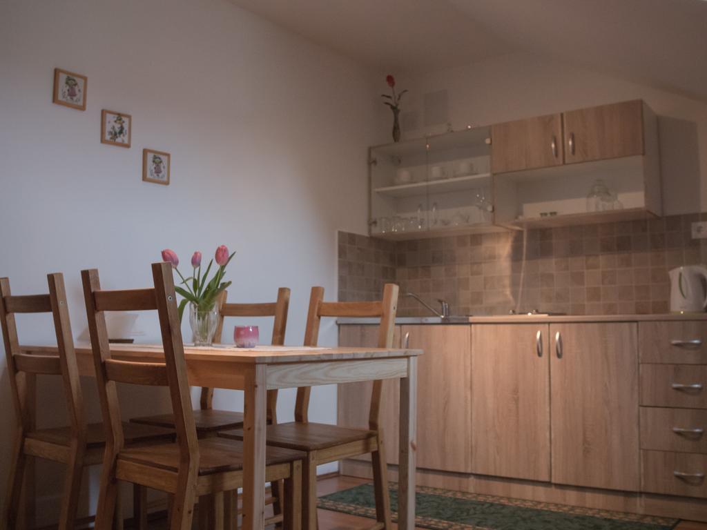 Breza Guesthouse Слуни Экстерьер фото