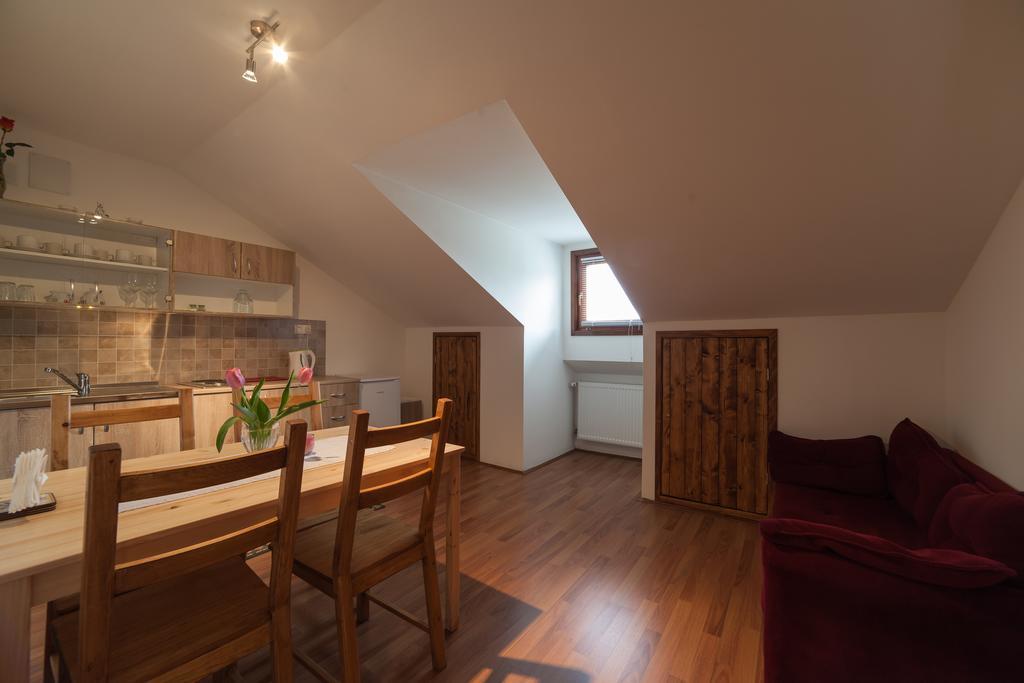 Breza Guesthouse Слуни Экстерьер фото