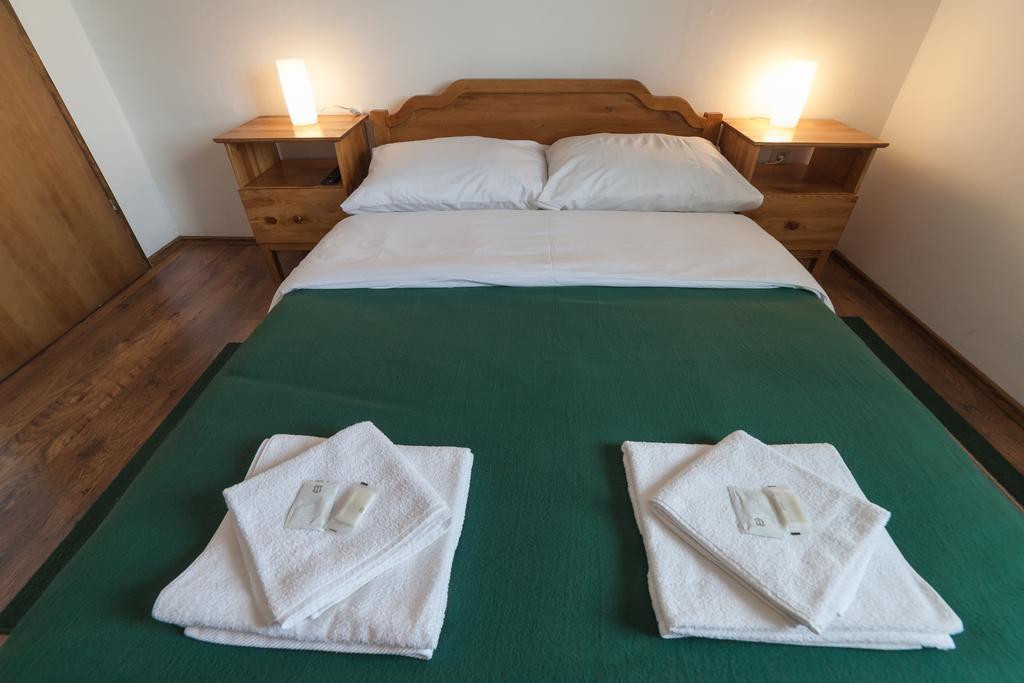 Breza Guesthouse Слуни Экстерьер фото