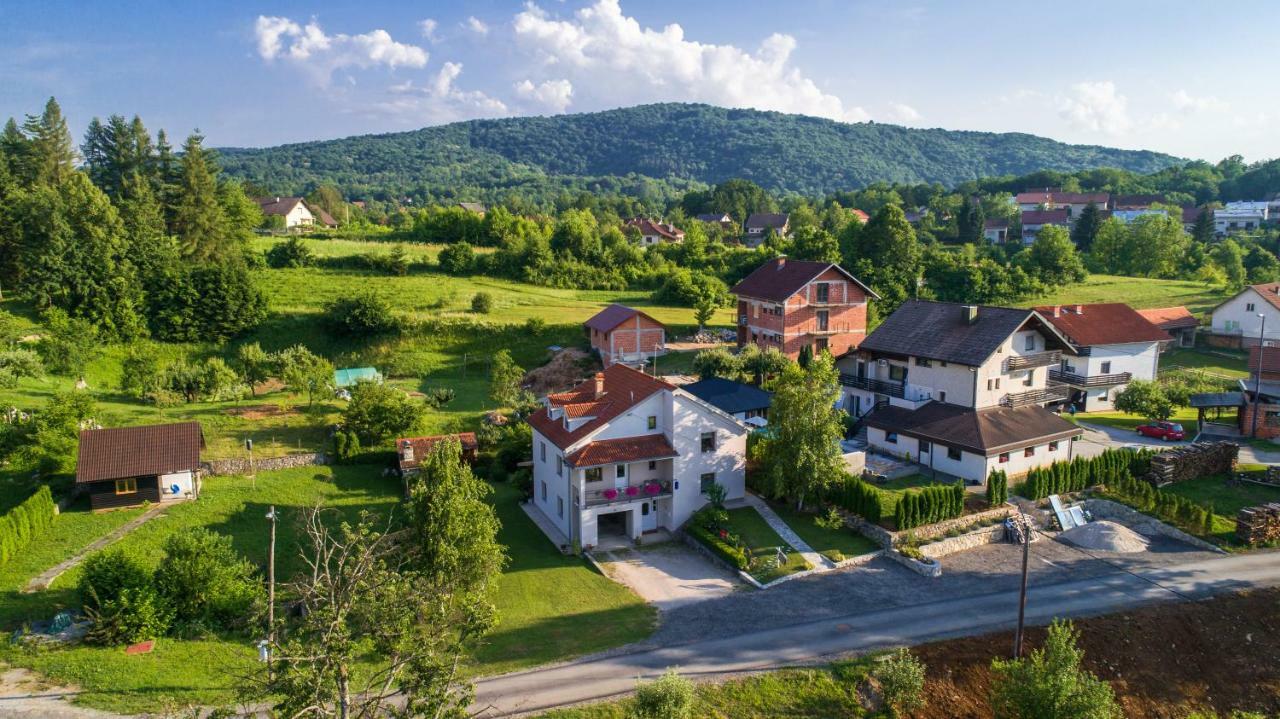 Breza Guesthouse Слуни Экстерьер фото