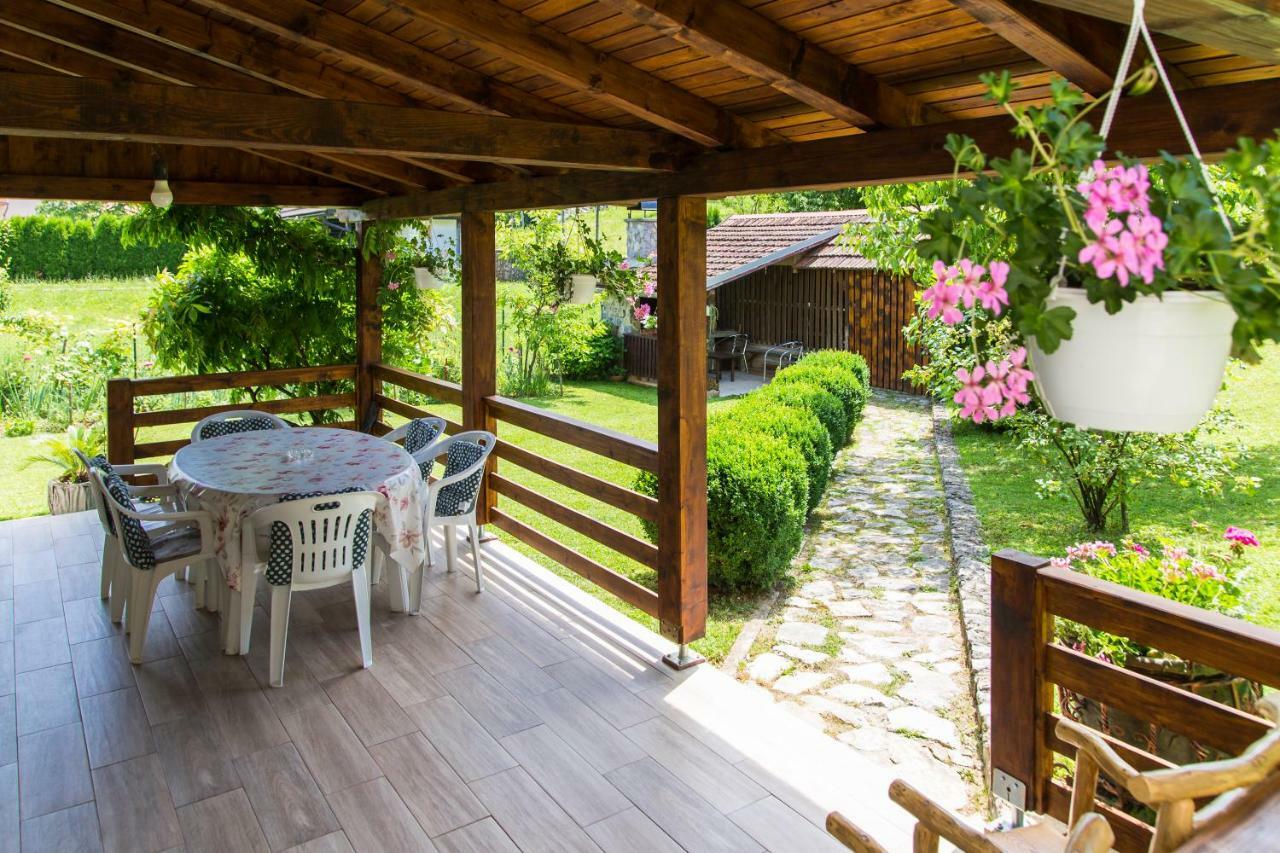 Breza Guesthouse Слуни Экстерьер фото