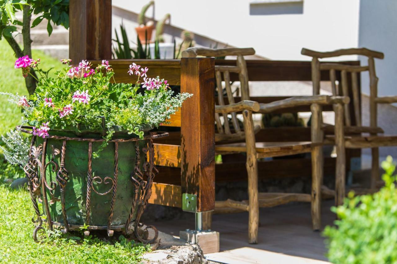 Breza Guesthouse Слуни Экстерьер фото