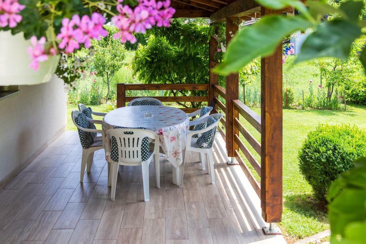 Breza Guesthouse Слуни Экстерьер фото