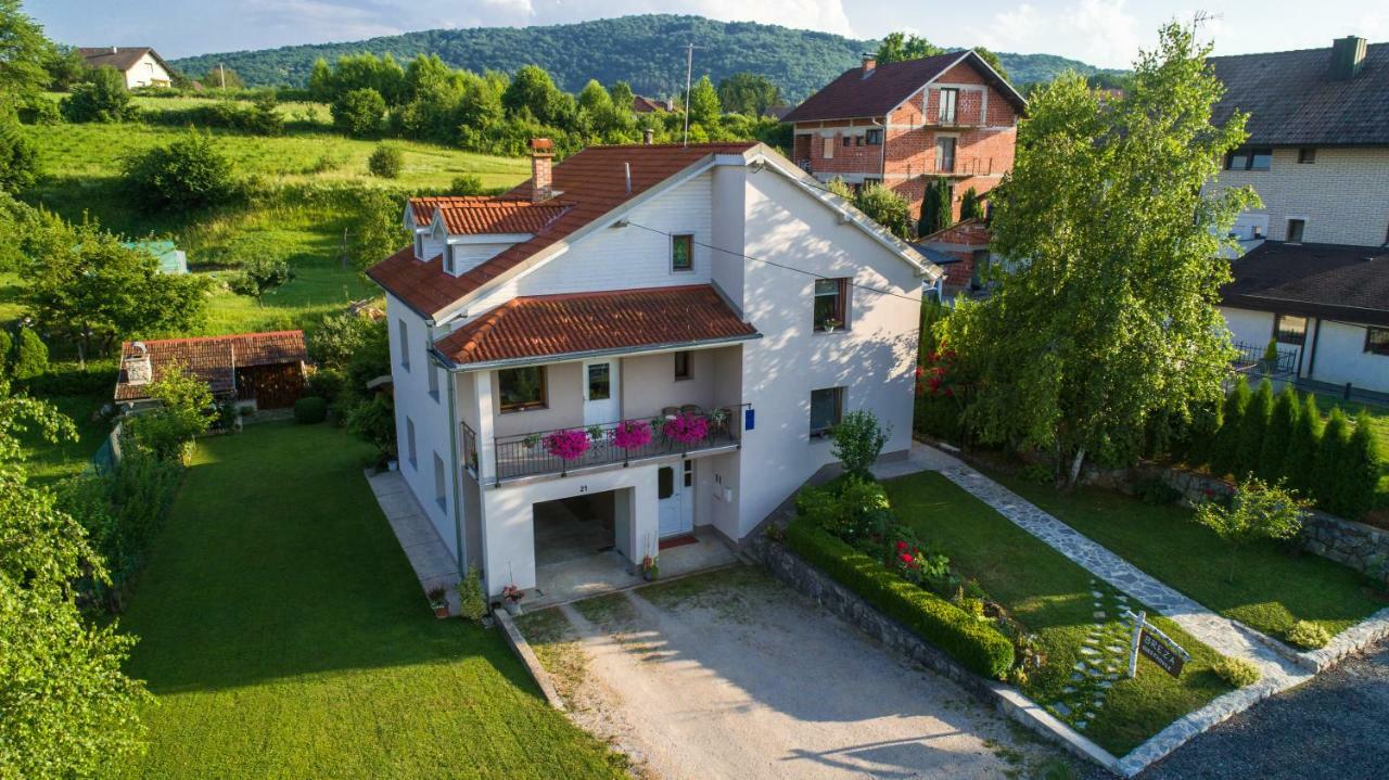 Breza Guesthouse Слуни Экстерьер фото